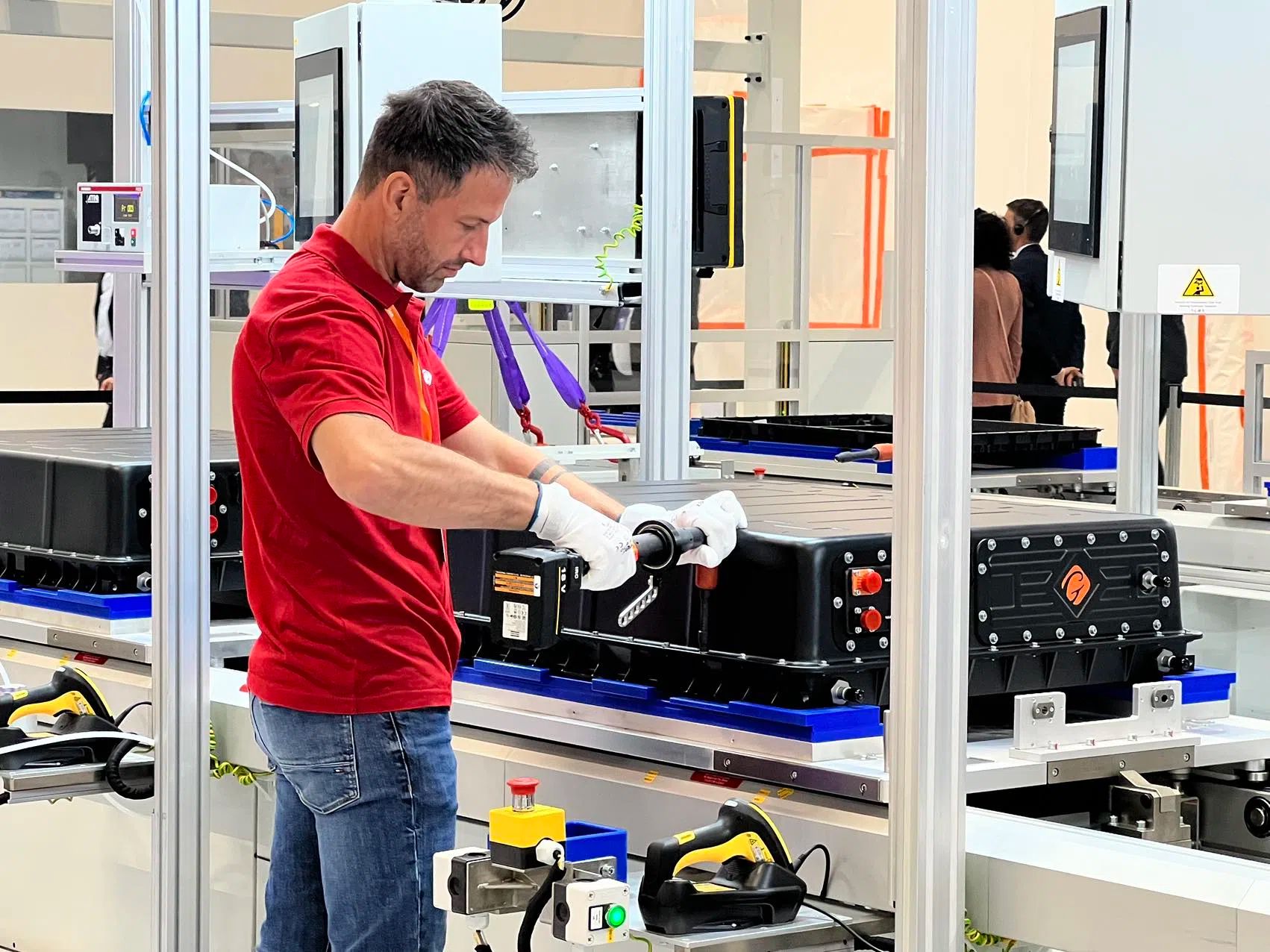 2023年9月國軒高科哥廷根工廠首款電池產(chǎn)品線投產(chǎn)。人民網(wǎng)記者 李強攝