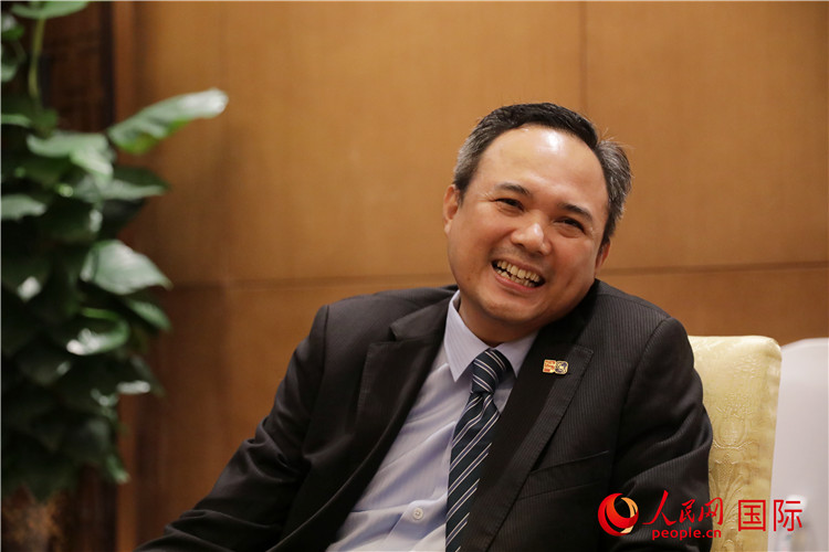 馬來西亞駐南寧總領(lǐng)事館總領(lǐng)事阿哈默·法蒂爾·伊斯邁爾在2024中國-東盟教育交流周期間接受人民網(wǎng)專訪。人民網(wǎng) 王婧攝