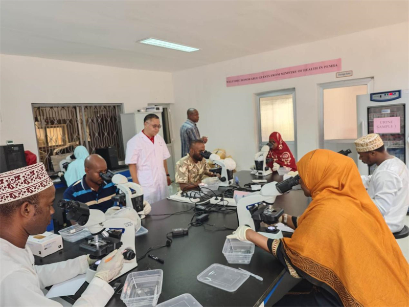 實驗室操作培訓現(xiàn)場。徐張懿攝。（專家組供圖）