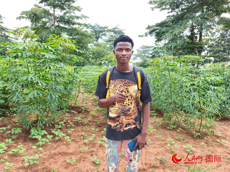 中文系的一位當?shù)貙W生。 人民網(wǎng)記者 黃培昭攝