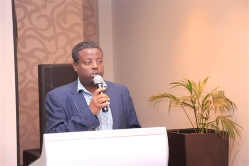 圖為埃塞俄比亞亞的斯亞貝巴大學(xué)政策研究員巴盧·德米西。受訪者供圖