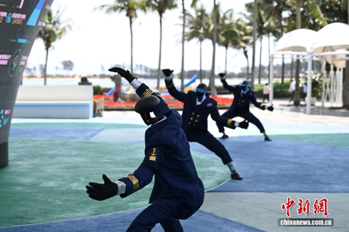 3月24日，海南博鰲，機(jī)器人進(jìn)行舞蹈表演。博鰲亞洲論壇2026年年會于3月24日至27日在海南博鰲舉行。<a target='_blank' href='/'><p  align=