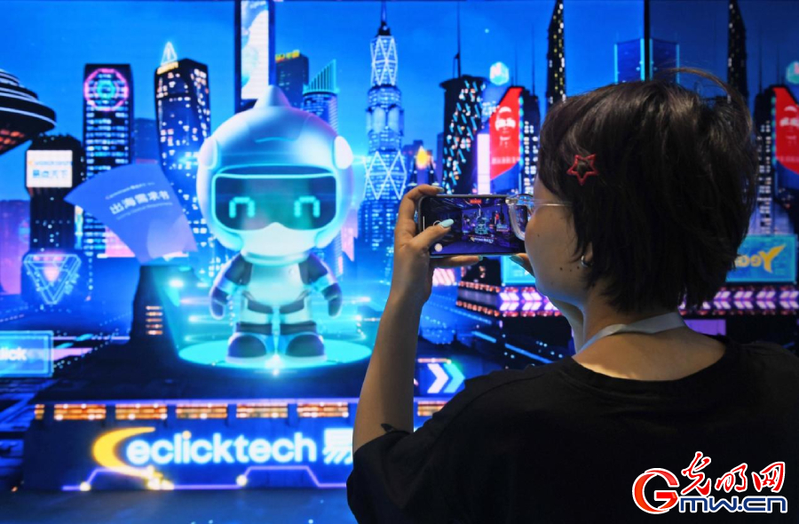 組圖丨AI、網(wǎng)絡(luò)安全、跨境電商……數(shù)字經(jīng)濟(jì)如此 “陜”耀