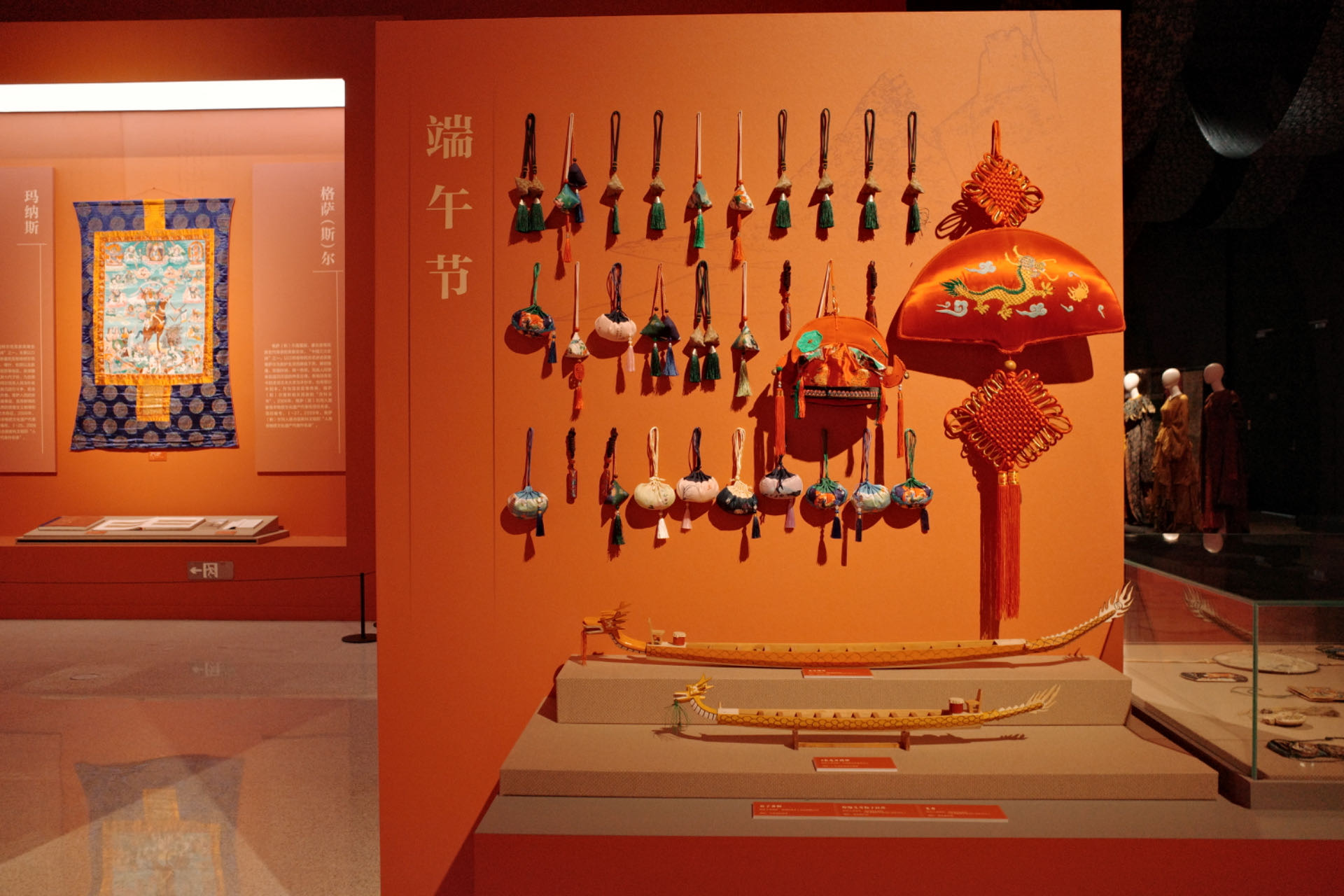 “氣象萬(wàn)千——中國(guó)非遺保護(hù)實(shí)踐主題展”展示了端午節(jié)主題的非遺。人民網(wǎng)記者 劉微攝