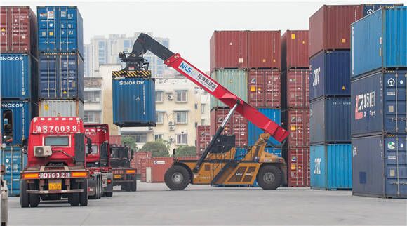 02 西部陸海新通重慶無水港。華龍網(wǎng) 通訊員郭晉 攝