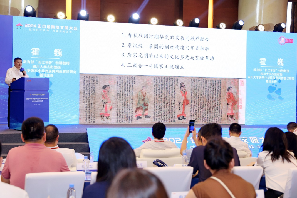 講好中華民族共同體故事，讓網(wǎng)絡(luò)“連心”更“聚心”