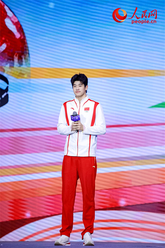 潘展樂分享自己的成長(zhǎng)經(jīng)歷。人民網(wǎng)記者 于凱攝