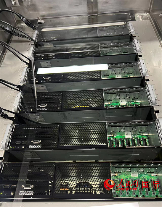 液冷服務器。人民網記者曾書柔攝