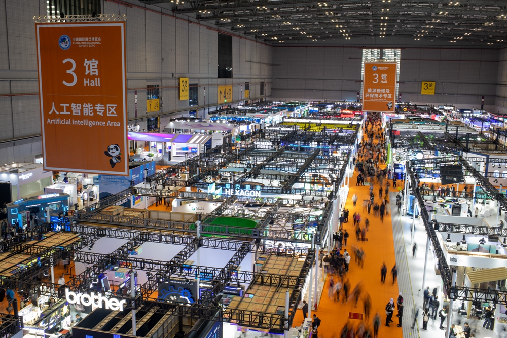 進博會聚焦新質生產(chǎn)力的特點更突出。人民網(wǎng)記者 翁奇羽攝