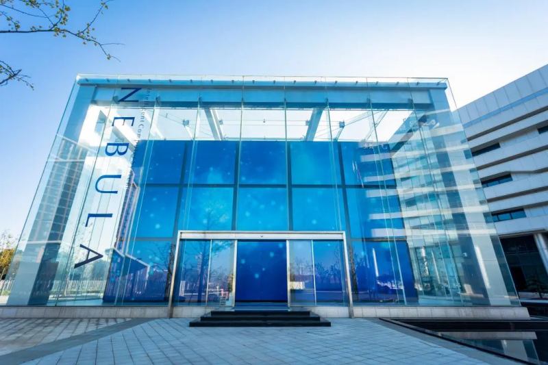 【烏鎮(zhèn)觀潮】加速智慧互聯(lián)，從“枕水烏鎮(zhèn)”駛向“數(shù)字藍?！? oldsrc=