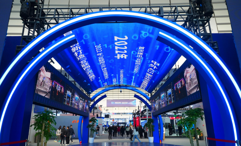 【烏鎮(zhèn)觀潮】加速智慧互聯(lián)，從“枕水烏鎮(zhèn)”駛向“數(shù)字藍?！? oldsrc=