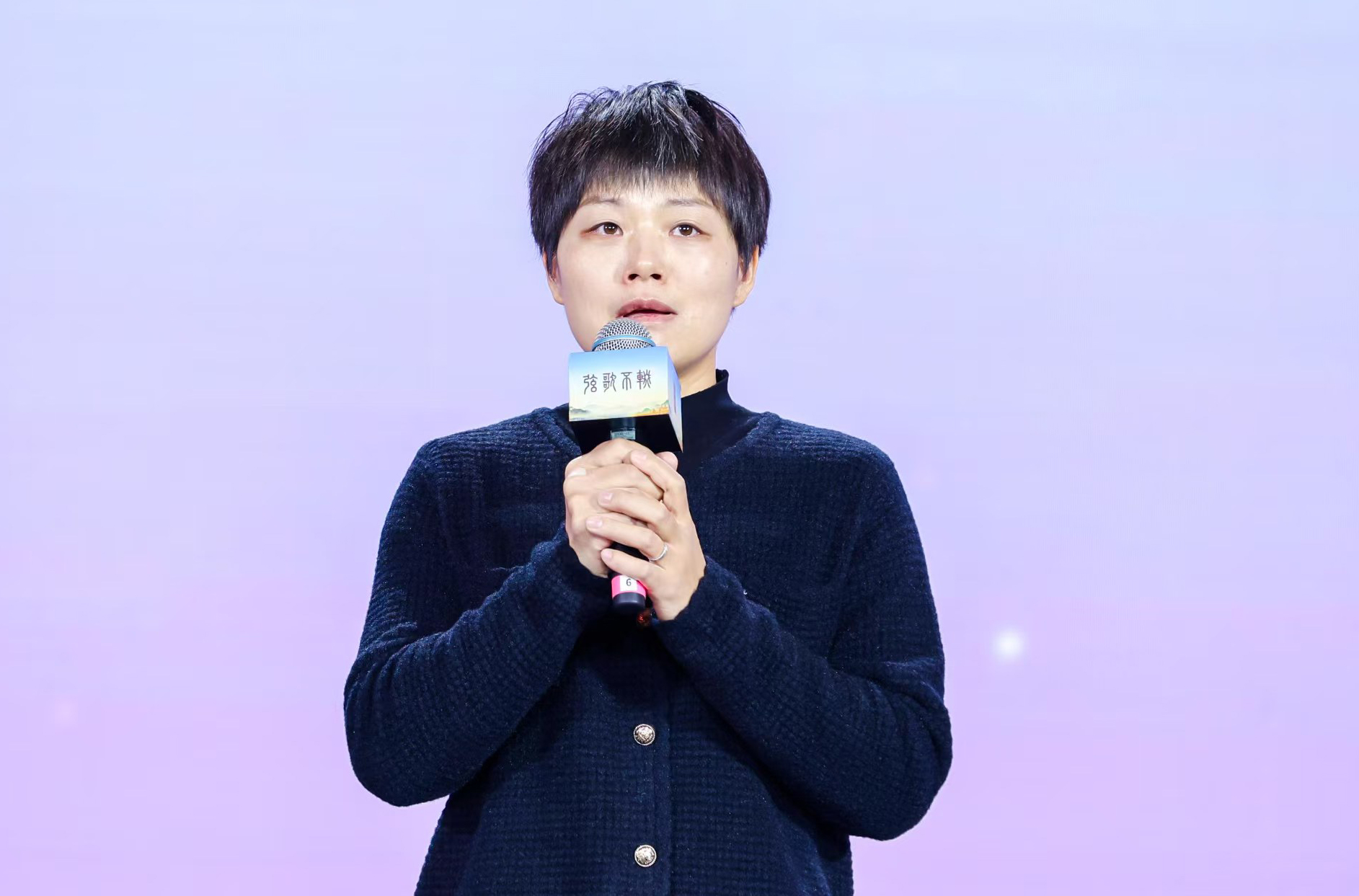 “中國(guó)好人”欒留偉妻子薛巧艷。人民視頻供圖。