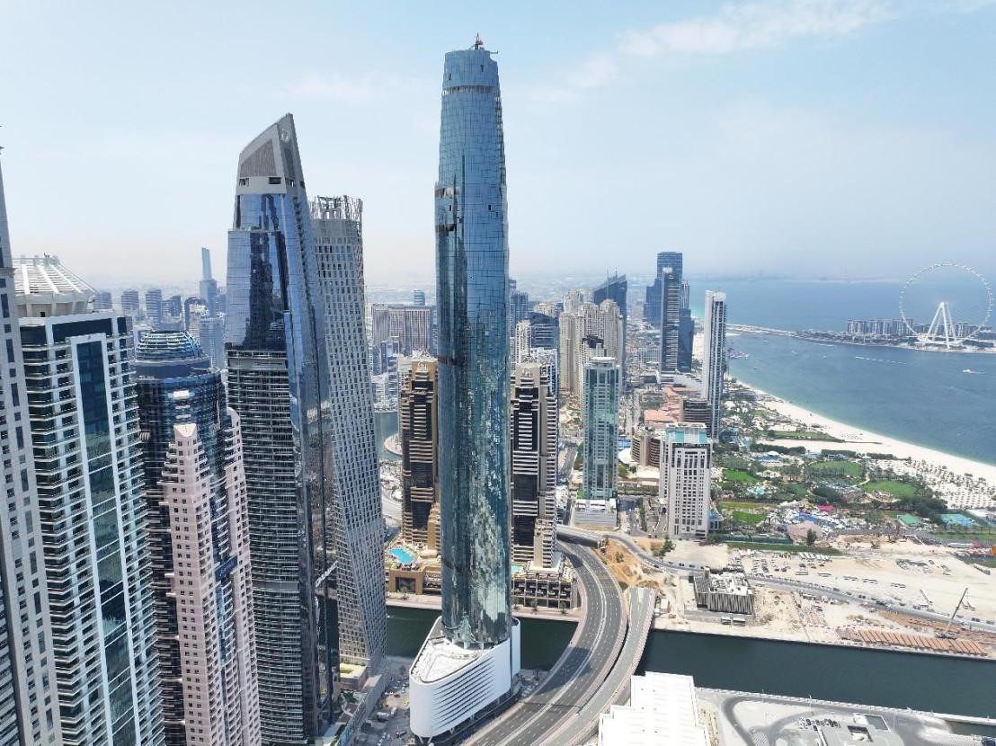 圖中最高建筑即為迪拜藍天酒店。中鐵十八局供圖