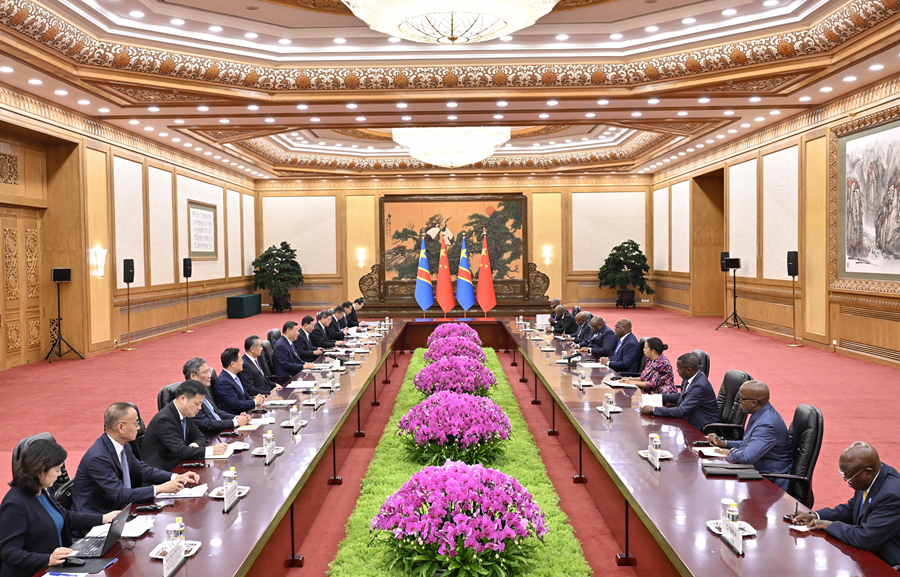 9月2日上午，國(guó)家主席習(xí)近平在北京人民大會(huì)堂會(huì)見來華出席中非合作論壇北京峰會(huì)的剛果（金）總統(tǒng)齊塞克迪。