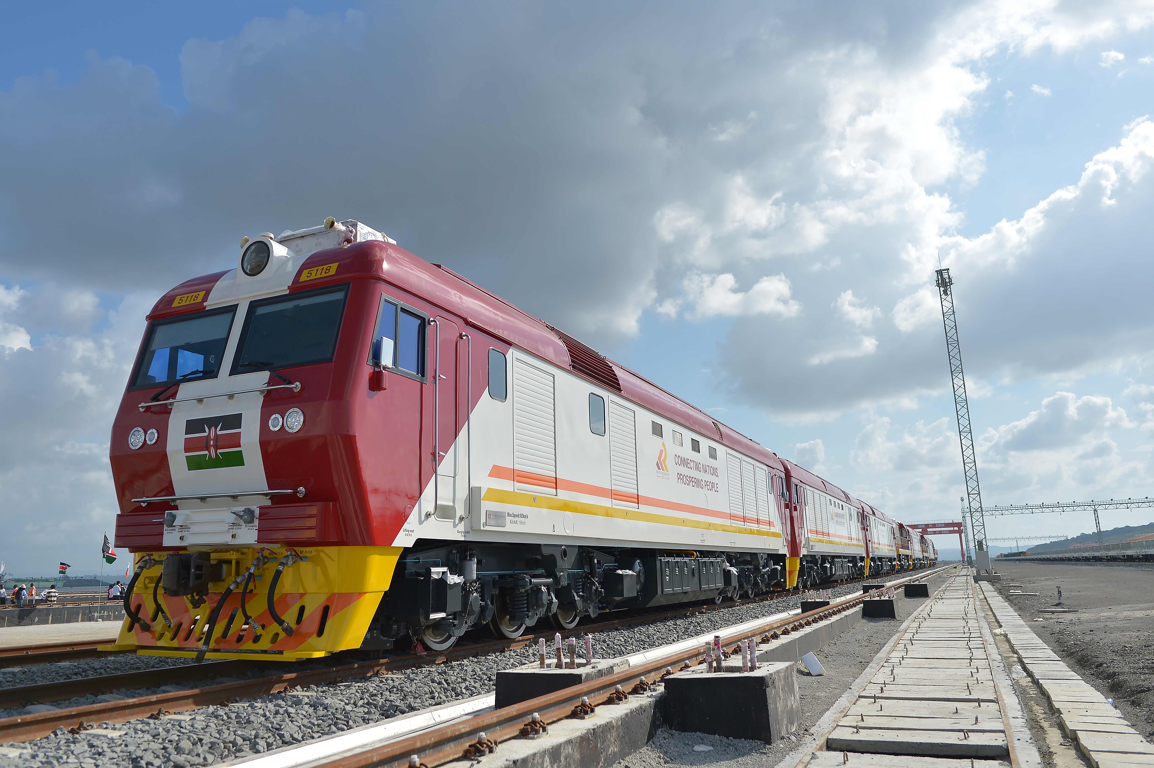 當(dāng)?shù)貢r(shí)間2017年5月30日，肯尼亞蒙巴薩，連接肯尼亞港口城市蒙巴薩和首都內(nèi)羅畢的蒙內(nèi)鐵路正式竣工通車(chē)。