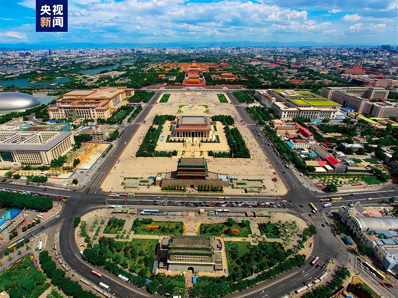 △全長(zhǎng)7.8公里的北京中軸線上，分布有鐘鼓樓、景山、故宮等15處遺產(chǎn)構(gòu)成要素。