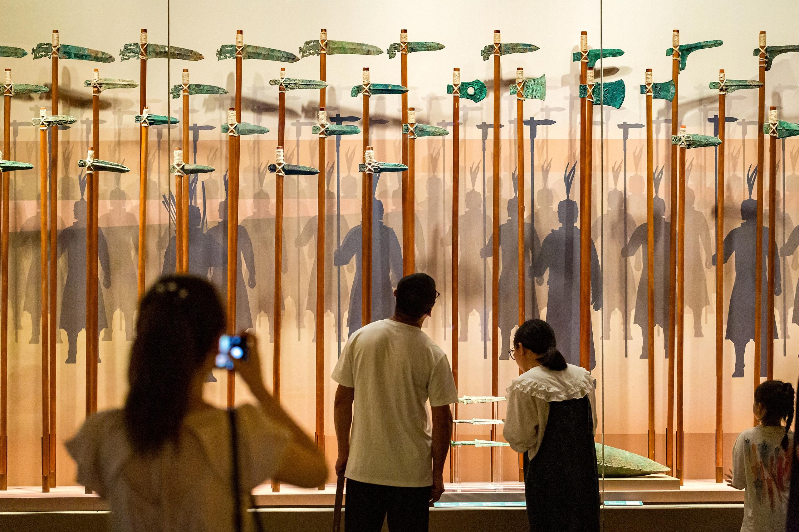△2024年8月25日，游客在河南省安陽(yáng)市殷墟博物館參觀。