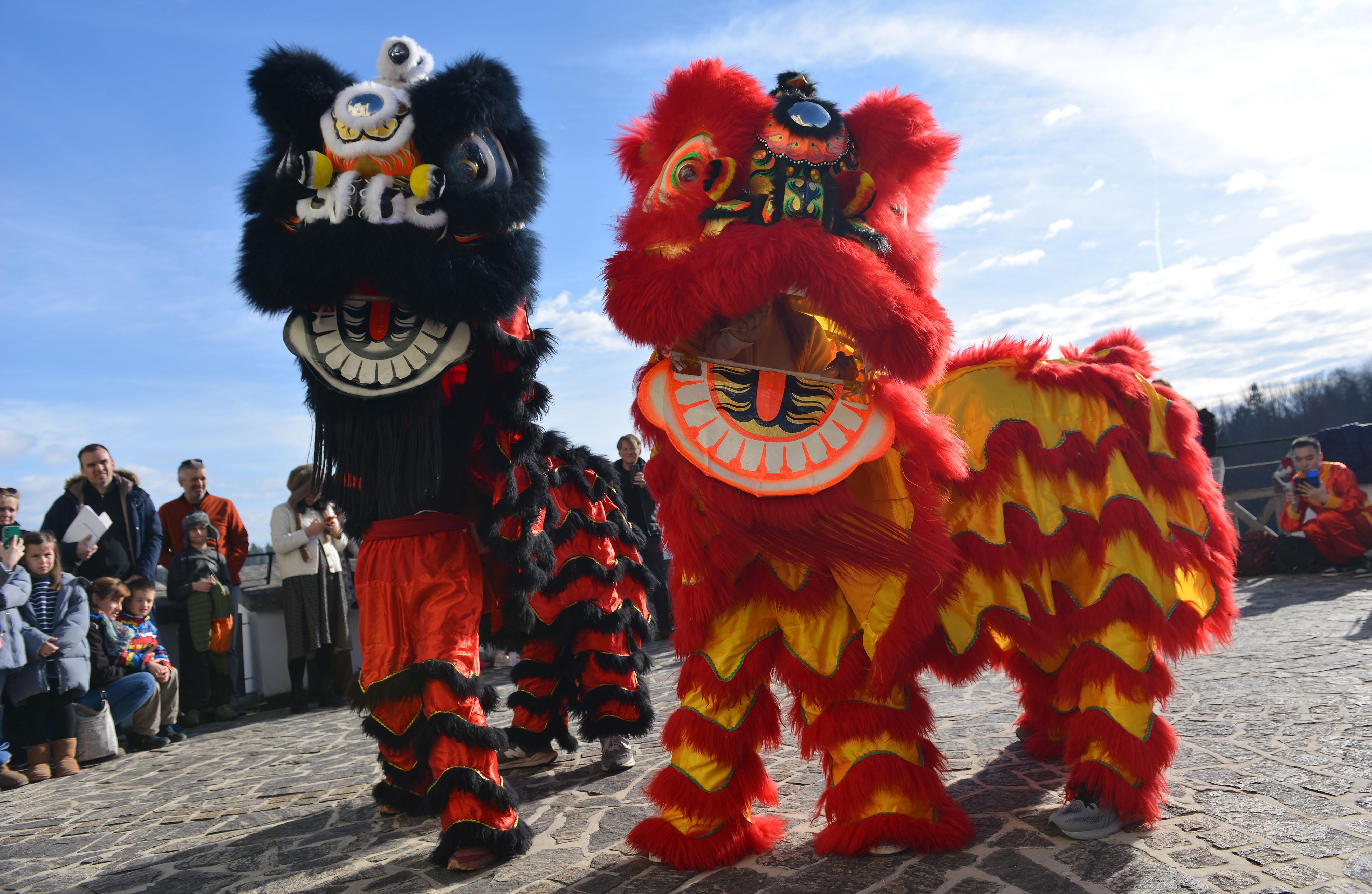 △當(dāng)?shù)貢r(shí)間2024年2月4日，克羅地亞克拉皮納，薩格勒布大學(xué)孔子學(xué)院舉辦一系列活動(dòng)，迎接中國(guó)農(nóng)歷龍年春節(jié)。