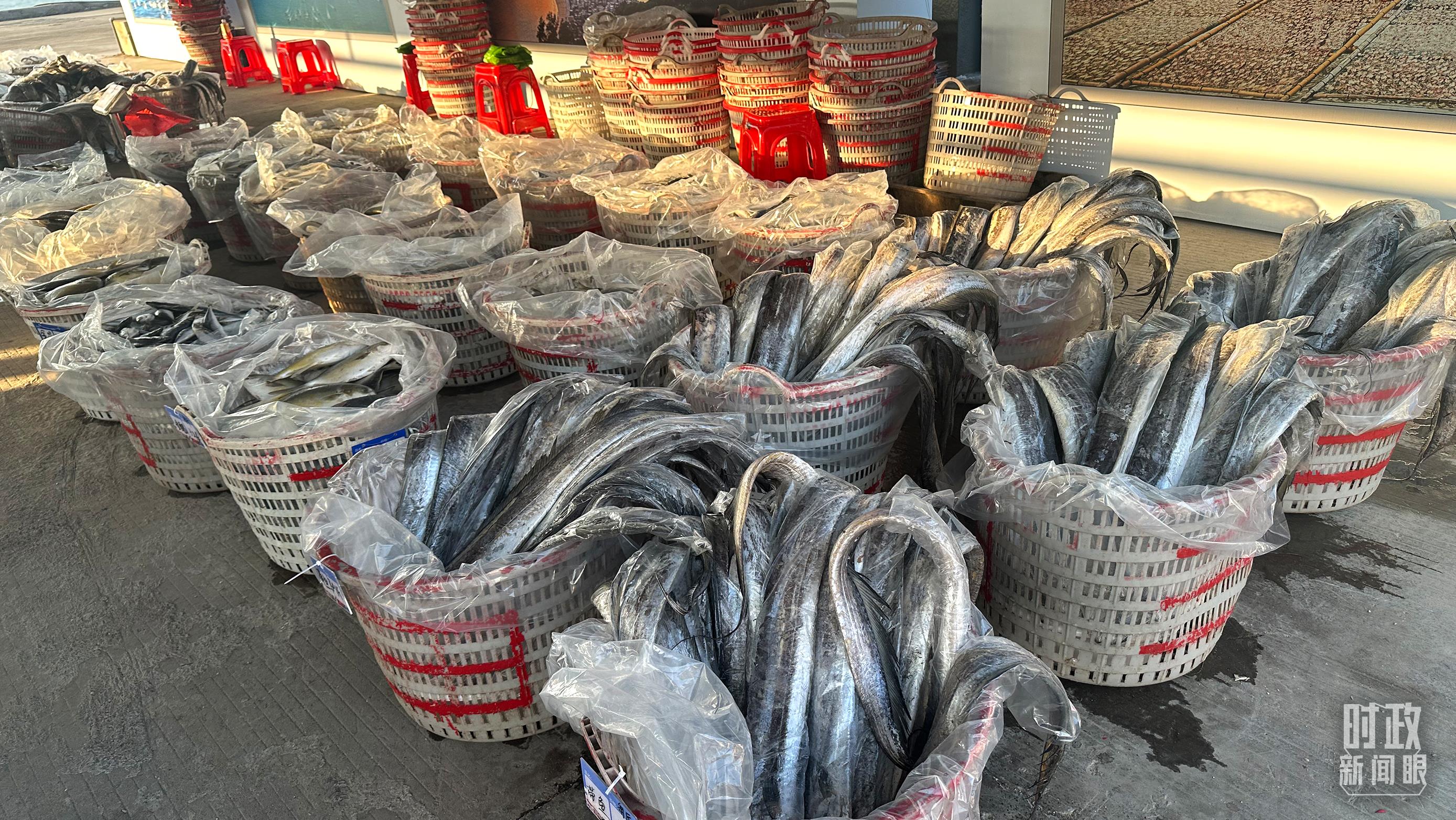 △澳角村的海產(chǎn)品。（總臺(tái)央視記者覃思拍攝）