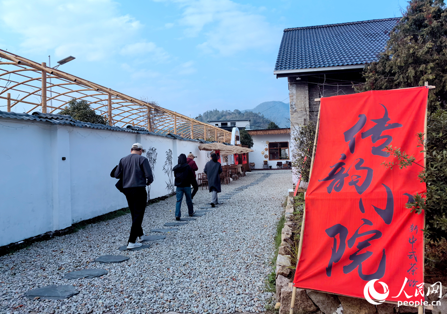 舊茶廠改造后的“傳韻小院”新中式茶館。人民網(wǎng)記者 林曉麗攝