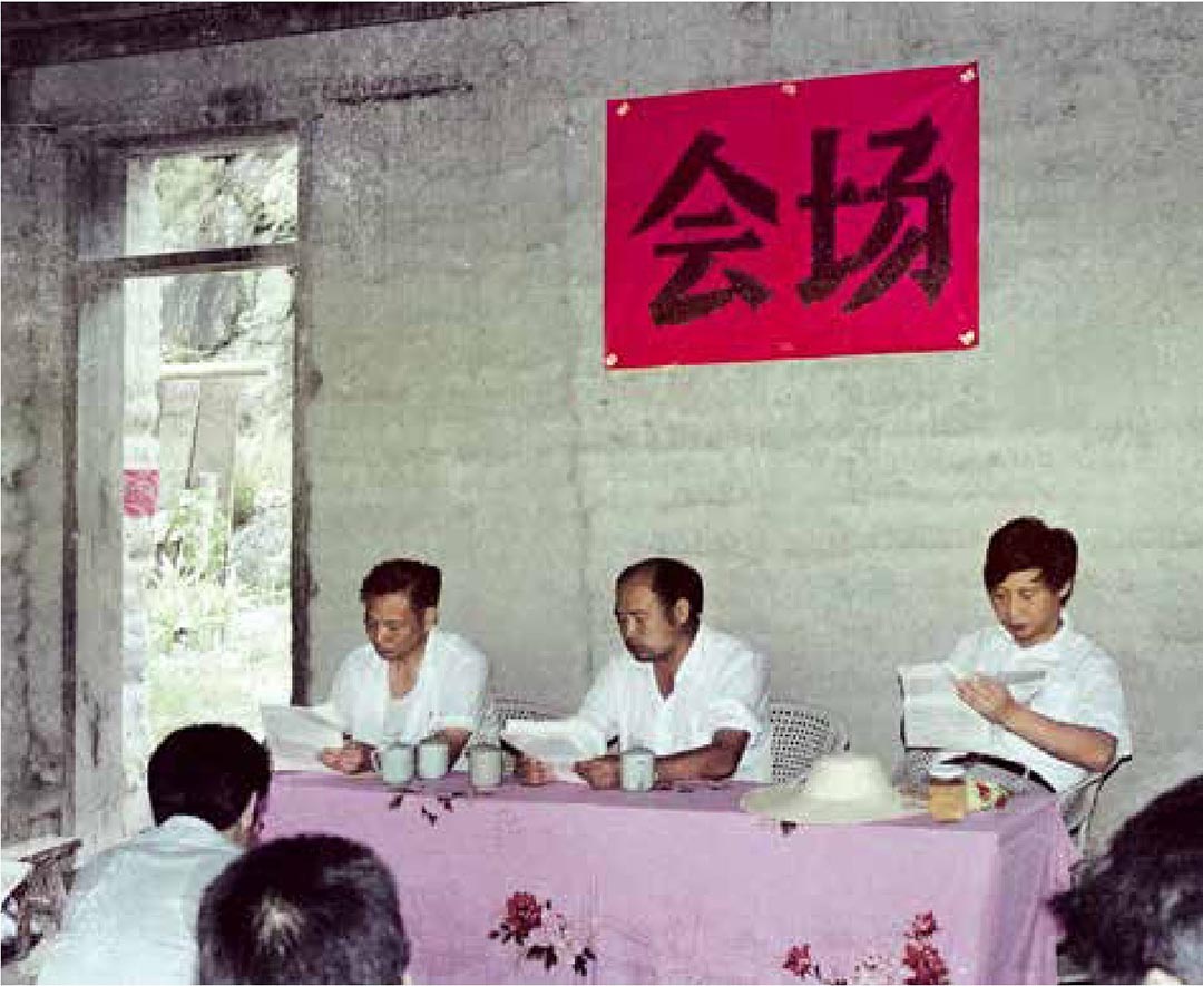 1989年7月，習(xí)近平在壽寧縣下黨鄉(xiāng)召開現(xiàn)場辦公會。