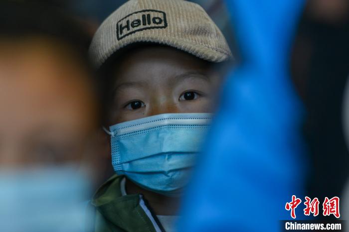 醫(yī)生介紹，孩子們治療后再遵醫(yī)囑服用一段時(shí)間藥物后，便可康復(fù)?！〗w波 攝