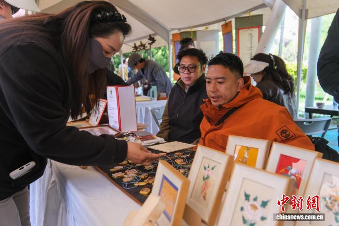 西藏開展助殘主題系列活動(dòng)殘疾人創(chuàng)業(yè)產(chǎn)品展銷熱