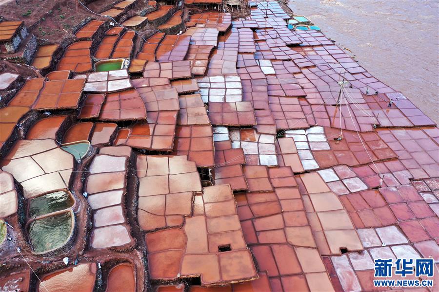 (新華視界)(2)鳥瞰芒康古鹽田