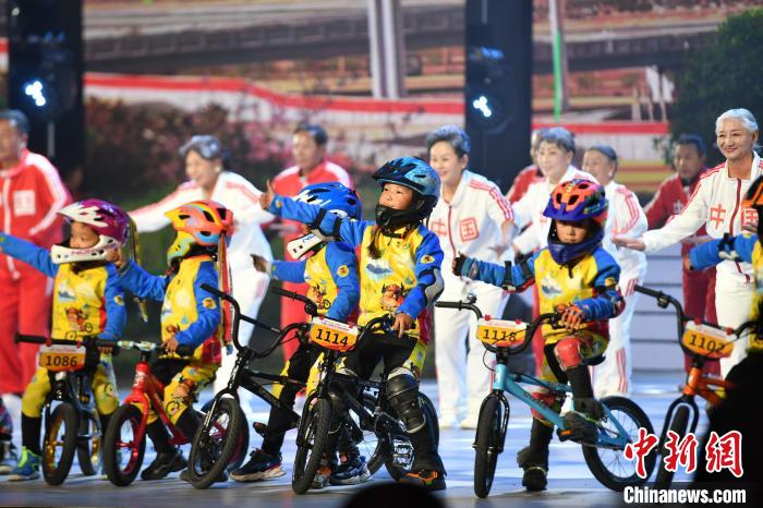 圖為拉薩市春節(jié)藏歷新年聯(lián)歡晚會(huì)錄制現(xiàn)場?！∝暩聛硭?攝