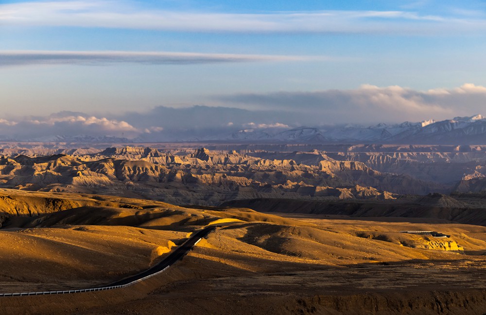 換個(gè)角度看土林。貢覺群培攝