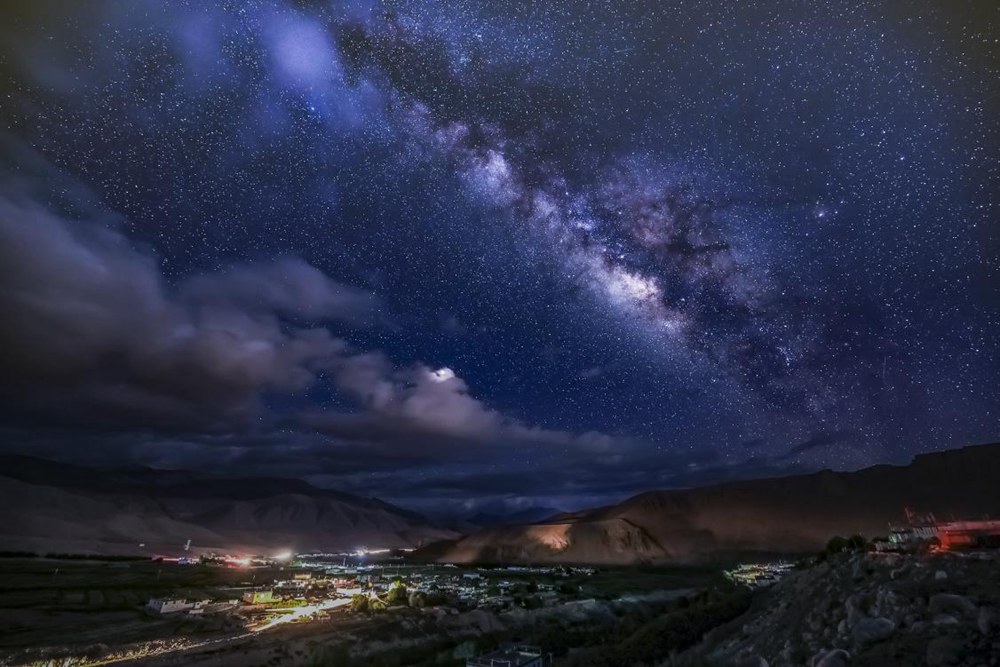 絕美星河。貢覺群培攝