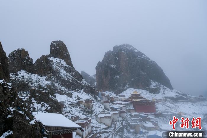 雍仲苯教孜珠寺風光?！〗w波 攝
