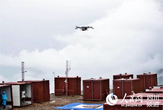 四川甘孜雅江縣引入無人機運輸，拓寬群眾致富增收新渠道。（圖片由雅江縣委宣傳部提供）