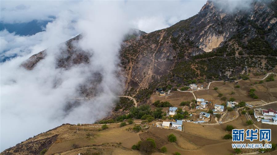 (決戰(zhàn)決勝脫貧攻堅·聚焦三區(qū)三州·圖文互動)(1)拓展新天地——云南迪慶藏區(qū)“新產業(yè)”掠影