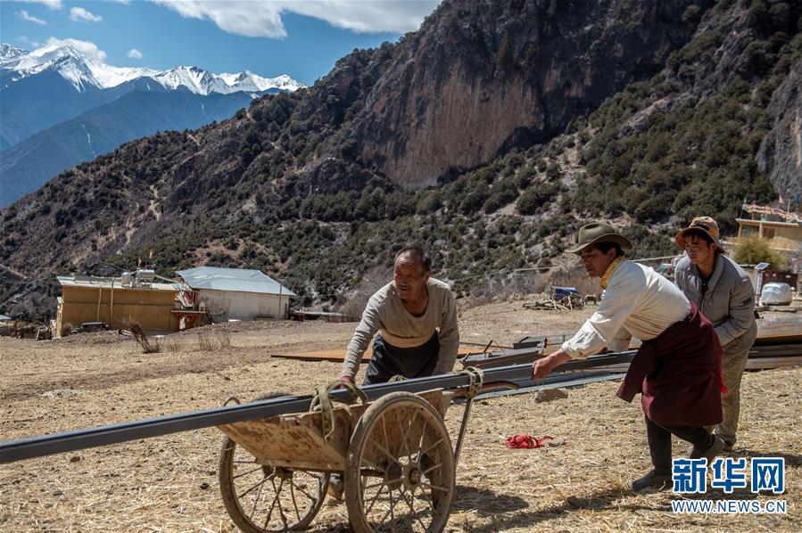 (決戰(zhàn)決勝脫貧攻堅·聚焦三區(qū)三州·圖文互動)(2)拓展新天地——云南迪慶藏區(qū)“新產業(yè)”掠影