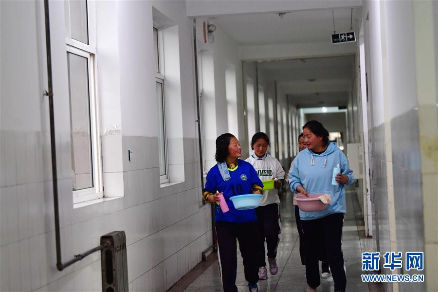 （體育·專題）（23）足球——踢球吧！草原女孩