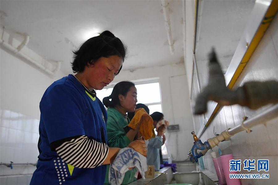 （體育·專題）（25）足球——踢球吧！草原女孩