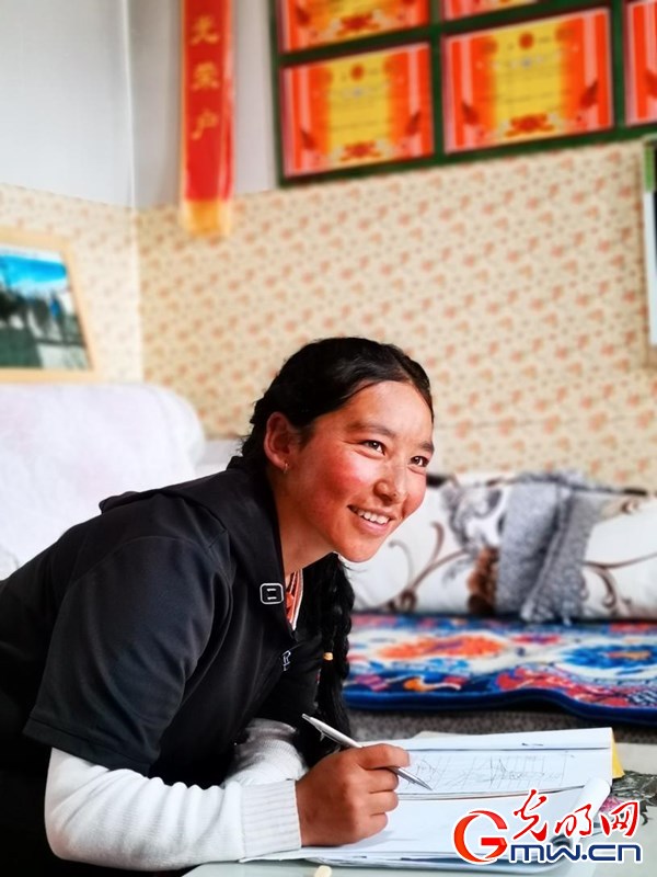 挪窮窩，拔窮根——青海澤庫(kù)移民安置點(diǎn)里的新生活