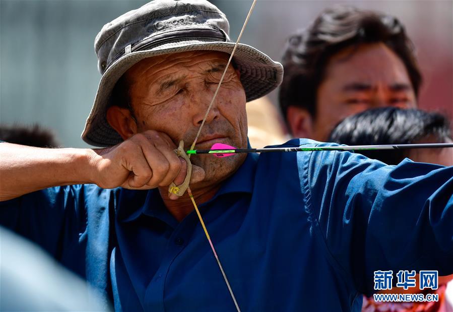 (體育)(1)青海尖扎:“五彩神箭”射箭賽開賽