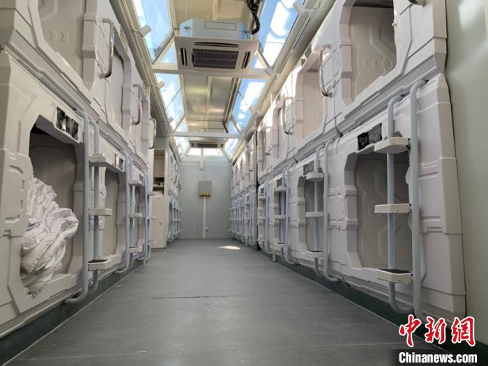 圖為火星營地“太空艙”?！O睿 攝