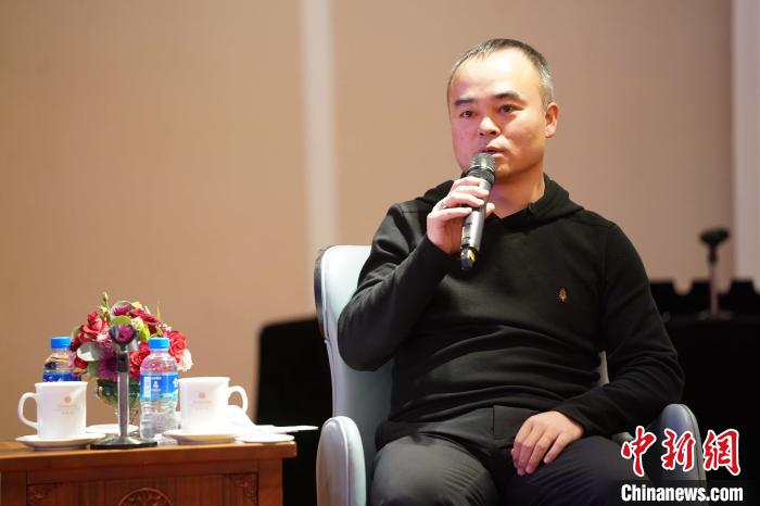 圖為<a target='_blank' >中新社</a>青海分社社長(zhǎng)胡鐘藝就加強(qiáng)瀾湄流域新聞報(bào)道發(fā)表觀點(diǎn)?！√K丹 攝