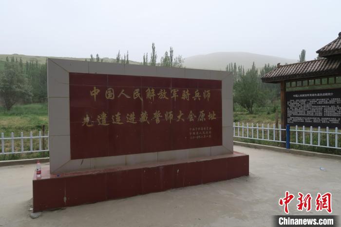 圖為進(jìn)藏先遣英雄連誓師地原址?！畛坛?攝