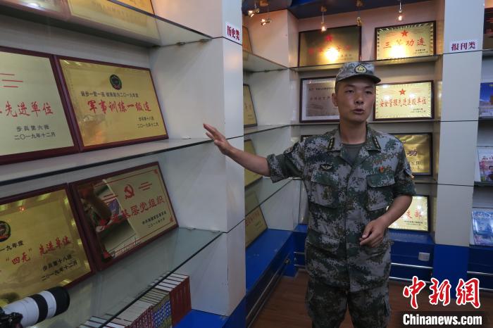 圖為南疆軍區(qū)某合成團(tuán)1連連長(zhǎng)齊楠。　楊程晨 攝