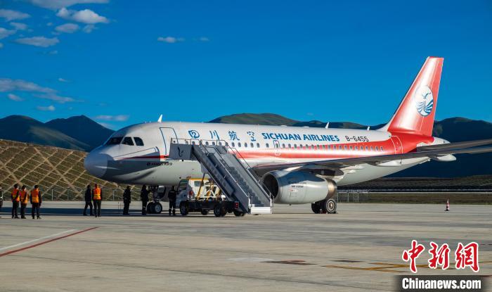 甘孜格薩爾機(jī)場?！⒈?攝