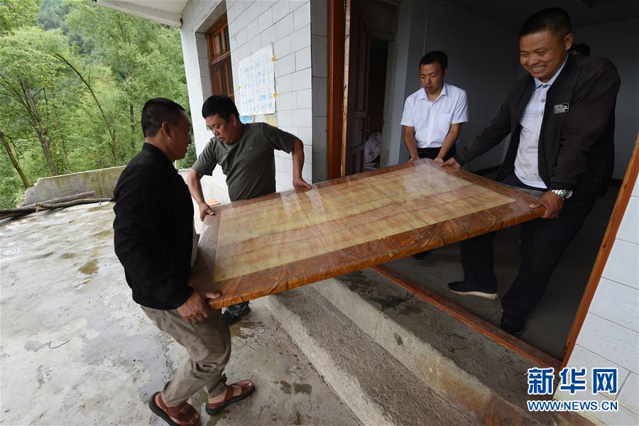 （新華全媒+）（7）千里“挪窩”，踏實(shí)開啟新生活