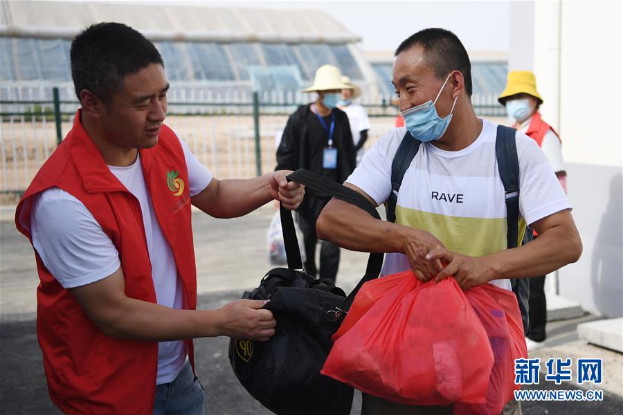 （新華全媒+）（21）千里“挪窩”，踏實(shí)開啟新生活