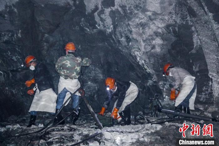 隧道開挖作業(yè)施工現(xiàn)場?！】蛋蛡髅焦﹫D