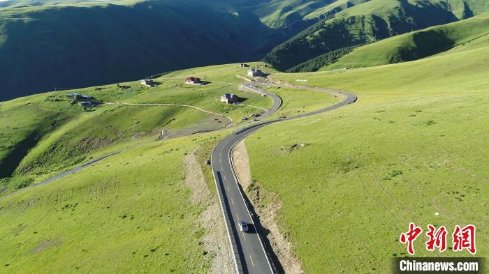 四川道孚：打通交通脈絡，連通百姓幸福