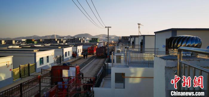 圖為蘭州新區(qū)移民安置區(qū)。　魏建軍 攝