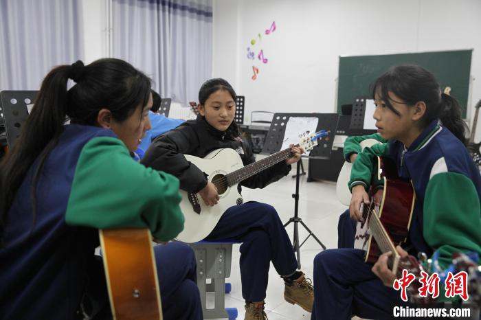 青海瑪沁：減負不減質“均衡發(fā)展”是教育關鍵詞